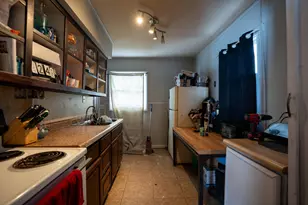 2105 Mary Ave, Lansing, MI 48910 - Photo 3