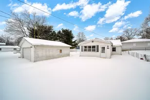 108 Bagg Ave, Jackson, MI 49203 - Photo 3