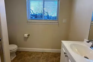 2184 Cumberland Dr, Troy, MI 48085 - Photo 37