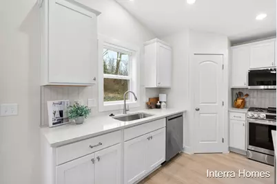 1577 N Village Circle, Kalamazoo, MI 49009 - Photo 5