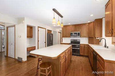 5361 Cottondale Street SW, Wyoming, MI 49519 - Photo 9