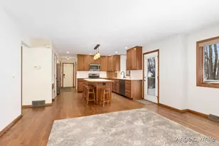 5361 Cottondale St SW, Wyoming, MI 49519 - Photo 9