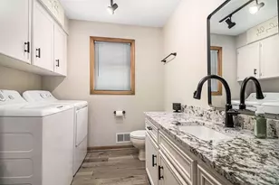 2143 Sandstone Dr, Jenison, MI 49428 - Photo 9