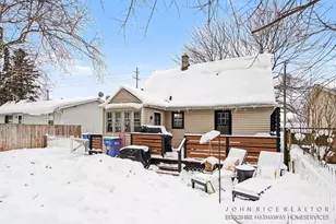 1224 Plymouth Ave NE, Grand Rapids, MI 49505 - Photo 31
