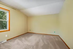 1370 Manorwood Dr SE, Grand Rapids, MI 49508 - Photo 9