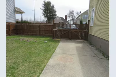 5223 Yemans Street, Hamtramck, MI 48212 - Photo 9