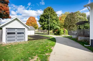 921 E Willoughby Rd, Lansing, MI 48911 - Photo 23