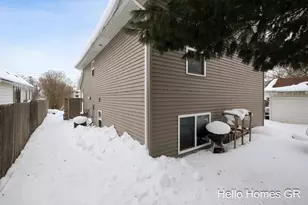 589 34th St SW, Wyoming, MI 49509 - Photo 23