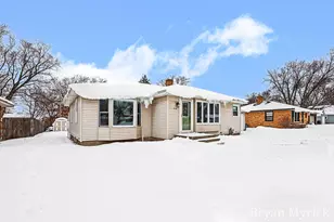 216 Dartmouth Ave, Holland, MI 49423 - Photo 3