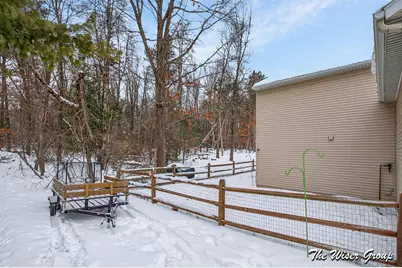 1207 Cedarwood Drive, Greenville, MI 48838 - Photo 25