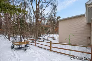 1207 Cedarwood Dr, Greenville, MI 48838 - Photo 25