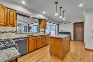 22014 Heatheridge Ln, Farmington Hills, MI 48335 - Photo 11