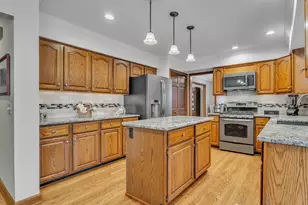 22014 Heatheridge Ln, Farmington Hills, MI 48335 - Photo 15