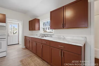 308 W 14th Street, Holland, MI 49423 - Photo 9