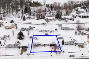 434 Green View Dr, Caledonia, MI 49316 - Photo 3