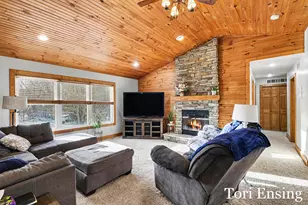 8893 Lakeview Dr, Orleans, MI 48865 - Photo 3