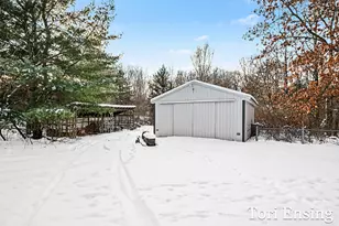 8893 Lakeview Dr, Orleans, MI 48865 - Photo 25