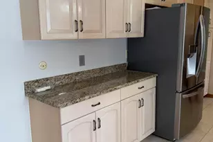 3550 Kings Point Dr, Troy, MI 48083 - Photo 7