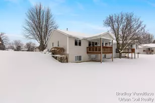4760 Crescent Dr, Hudsonville, MI 49426 - Photo 3