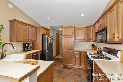 4760 Crescent Drive, Hudsonville, MI 49426 - Photo 7