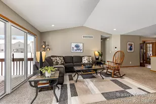 4760 Crescent Dr, Hudsonville, MI 49426 - Photo 5