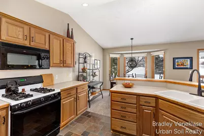 4760 Crescent Drive, Hudsonville, MI 49426 - Photo 9