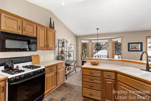 4760 Crescent Dr, Hudsonville, MI 49426 - Photo 9