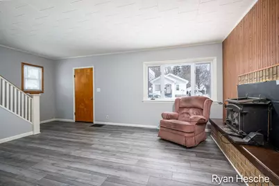 213 E Lytle Street, Ionia, MI 48846 - Photo 5