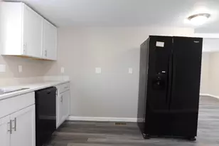 462 W Main St, Grand Ledge, MI 48837 - Photo 5