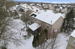 929 River Rock Dr, Holly, MI 48442 - Photo 3