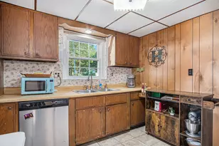 859 Bristol Ave NW, Grand Rapids, MI 49504 - Photo 9