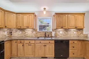 959 Menominee Dr, Howell, MI 48843 - Photo 11