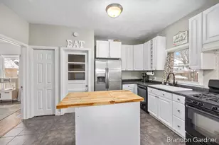 826 Richmond St NW, Grand Rapids, MI 49504 - Photo 9