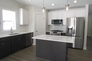 15710 Hawley Dr, Grand Haven, MI 49417 - Photo 3