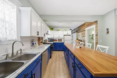 209 N Pleasant Street, Jackson, MI 49202 - Photo 9