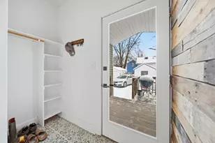 209 N Pleasant St, Jackson, MI 49202 - Photo 17