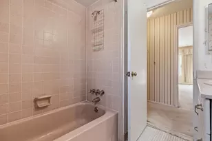 27636 E Echo Valley E, Farmington Hills, MI 48334 - Photo 17