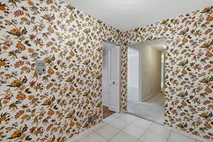 27636 E Echo Valley E, Farmington Hills, MI 48334 - Photo 5