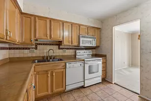 27636 E Echo Valley E, Farmington Hills, MI 48334 - Photo 7