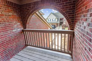 28471 Carlton Way Dr, Novi, MI 48377 - Photo 3