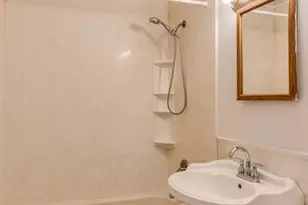 18 Woodlawn Ave N, Battle Creek, MI 49037 - Photo 13