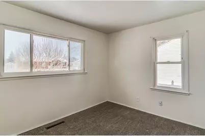 18 Woodlawn Avenue N, Battle Creek, MI 49037 - Photo 11