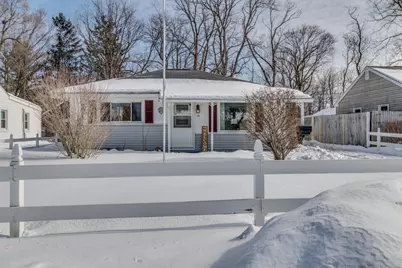 18 Woodlawn Avenue N, Battle Creek, MI 49037 - Photo 1