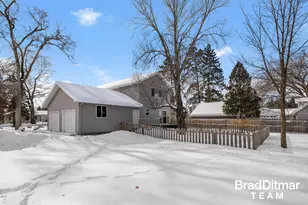 1847 Aberdeen St NE, Grand Rapids, MI 49505 - Photo 35