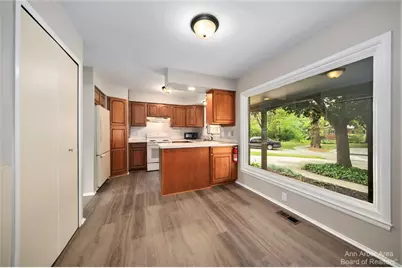 2923 Burlington Court, Ann Arbor, MI 48105 - Photo 7