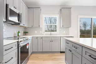 3630 Tulipleaf Dr, Holland, MI 49424 - Photo 7