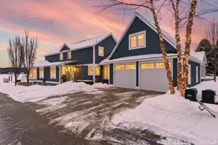 555 Locust Ave, Holland, MI 49423 - Photo 13