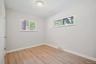 8820 Russell St, Shelby, MI 48317 - Photo 9