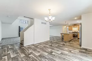 1070 Ashlyn Ct, Fowlerville, MI 48836 - Photo 9