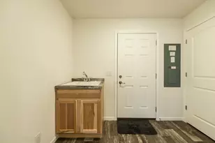 1070 Ashlyn Ct, Fowlerville, MI 48836 - Photo 17